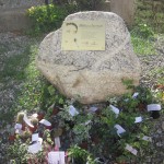 Posa Prima Pietra 15 sett 2012 - 10 Le piantine della Legalità alla stele del giudice Scopelliti per il momento del raduno