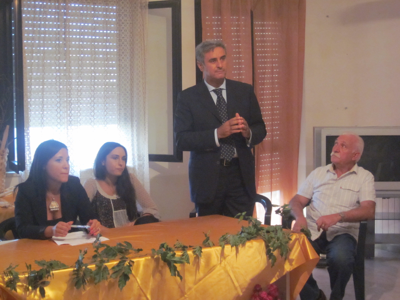 Posa Prima Pietra 15 sett 2012 - 25a  il tavolo di discussione - intervento di Rocco La Valle, sindaco di Villa San Giovanni