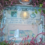Posa prima Pietra 15 sett 2012 - 24a il simbolo del Presidio della Legalità opera dell'artista Rocco Caricato