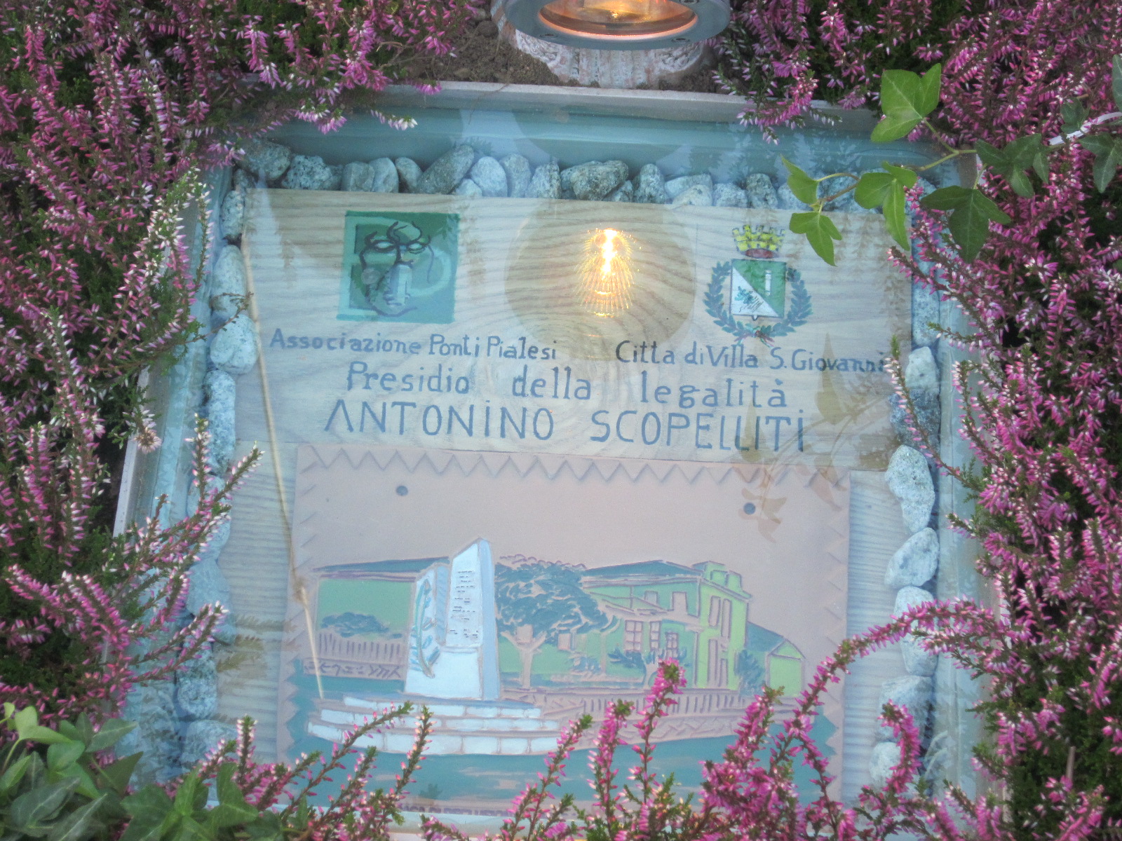 Posa prima Pietra 15 sett 2012 - 24a il simbolo del Presidio della Legalità opera dell'artista Rocco Caricato
