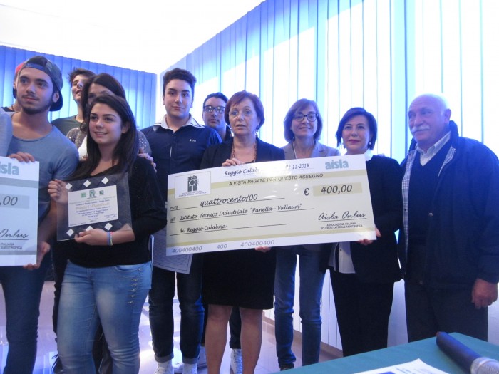 IMMAGINI A CONFRONTO - PREMIAZION SEZIONE SPECIALE AISLA -Primo Premio al video dell’ITT “Panella – Vallauri”, dal titolo “Insieme si può”